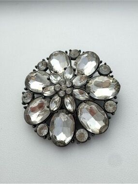 LRG Flower Cluster Brooch - Clear Silver-Tone GothCore Floral Statement